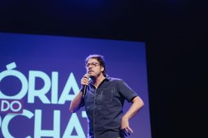 Fabio Porchat desembarca em Barueri com o espetáculo “Histórias do Porchat”
